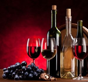 wine-bottles-with-glasses-and-grapes